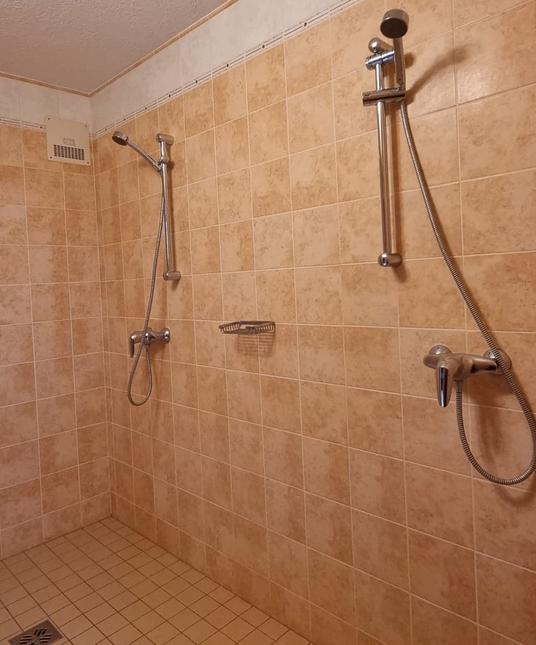 Separate Dusche (Keller)